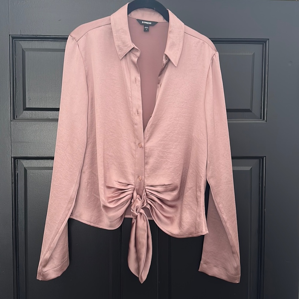 Express Size small mauve neutral  button front top